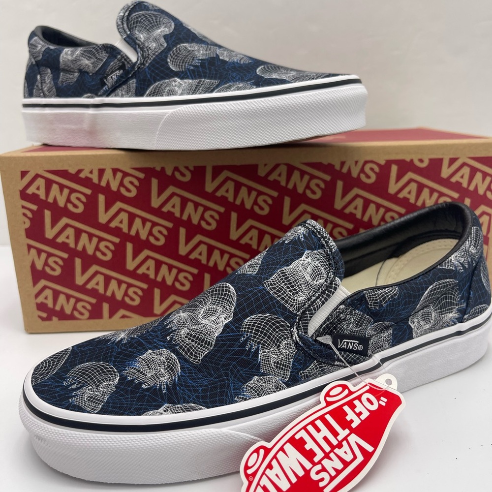 Vans WMNS Vans Women’s Classic Slip-On
(Wireframe Skulls)Blktrwht Sneakers - Picture 3 of 16